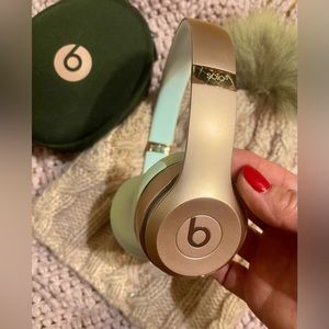 Rose Gold Beats by Dr Dre - Solo3 wireless on ear headphones